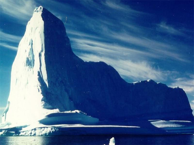 Антарктидада әлемдегі ең үлкен айсберг еріп жатыр Дереккөз: el24kz